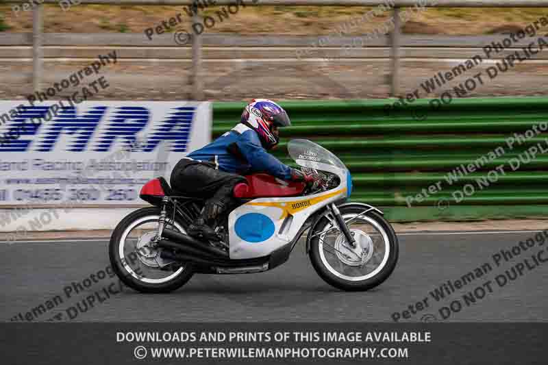 Vintage motorcycle club;eventdigitalimages;mallory park;mallory park trackday photographs;no limits trackdays;peter wileman photography;trackday digital images;trackday photos;vmcc festival 1000 bikes photographs